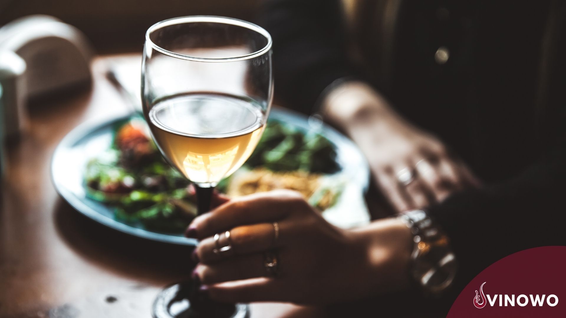 Wein trinken bei einer Low-Carb-Diät