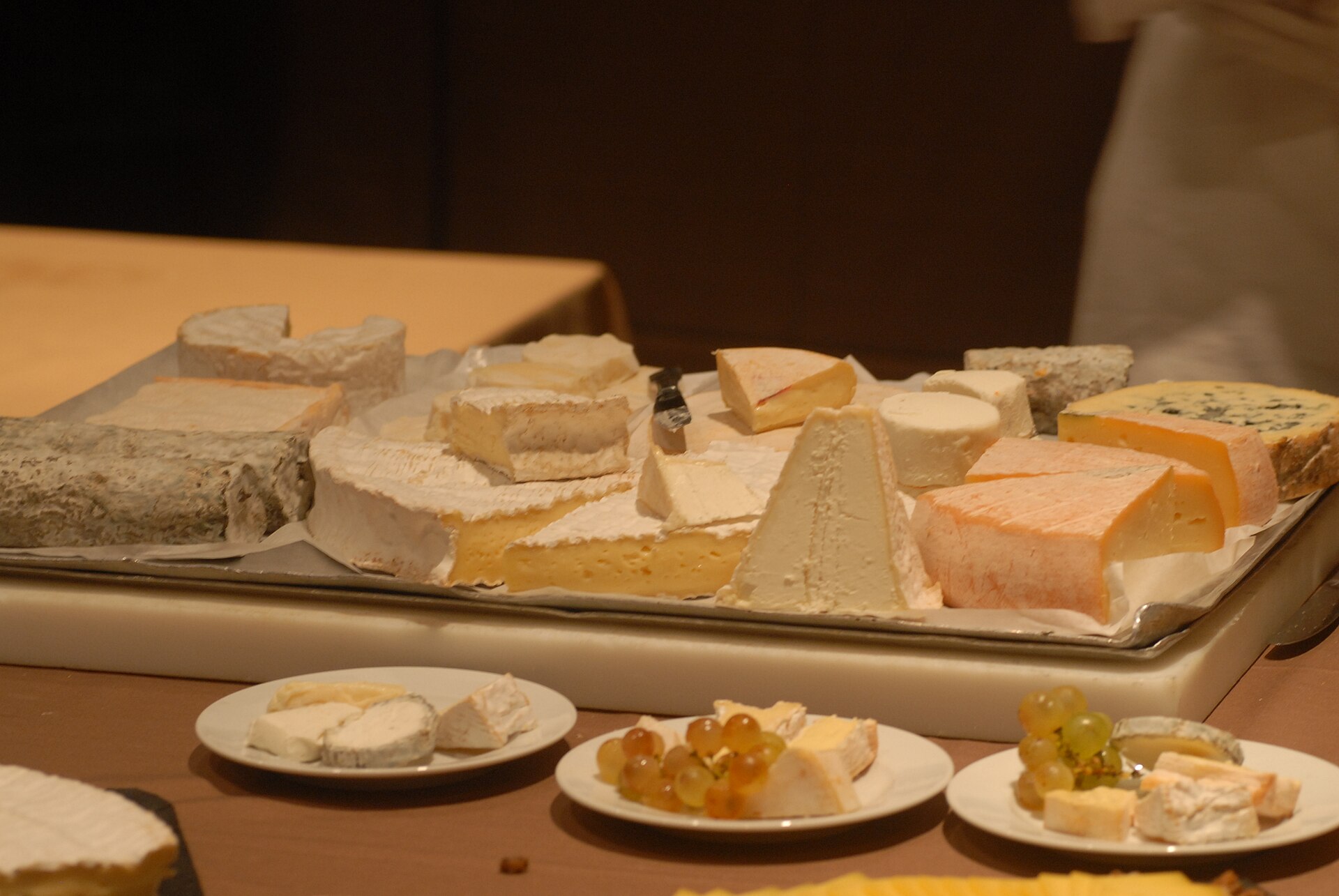 Welcher Wein zu Käse? Die besten Wein-Käse-Kombinationen einfach erklärt