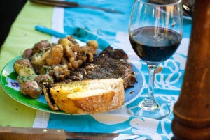 Welcher Wein zu Steak? Die besten Tipps für Filet, Ribeye & T‑Bone