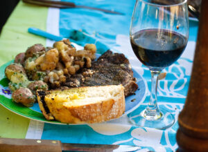 Welcher Wein zu Steak? Die besten Tipps für Filet, Ribeye & T‑Bone