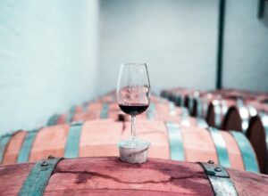 Warum Trollinger der perfekte Wein für Sommerabende ist