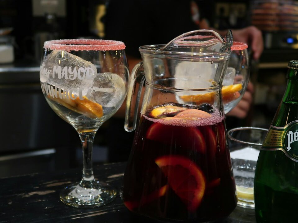 Sangria selber machen: Das beste Sangria Rezept für Sommerabende