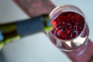 Warum schwenkt man Wein im Glas? Aroma, Technik und Effekte erklärt