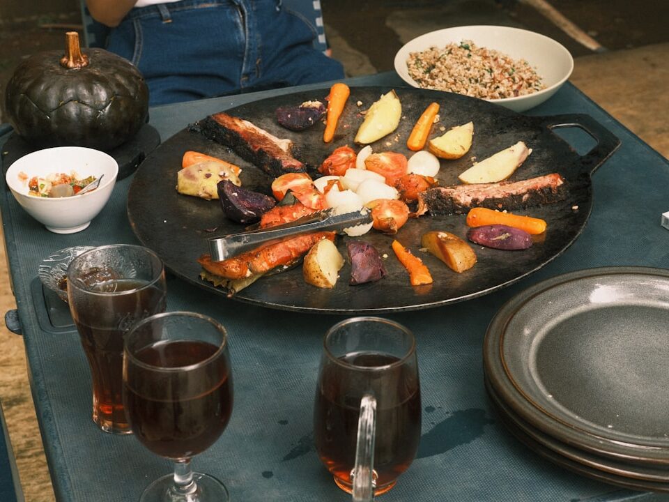 Wein für die Grillparty: Die besten Weine zum Grillen im Sommer