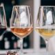 Wein im Discounter Test: So findest du Top-Weine bei Aldi Süd, Lidl & Co.
