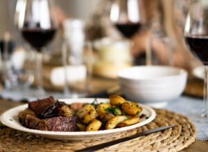 Welcher Wein zu Wild? Die besten Kombinationen für Reh, Hirsch & Co.